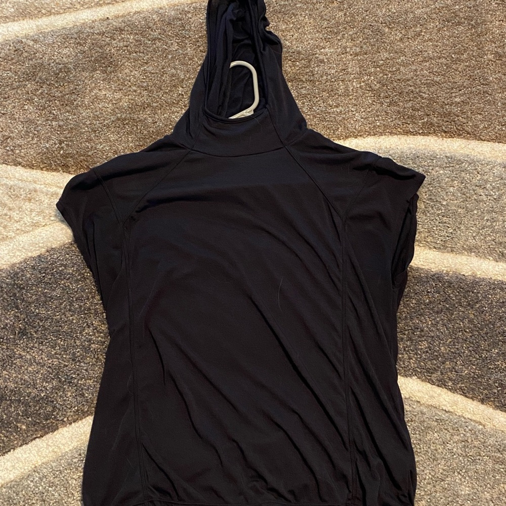 Black workout hooded T-shirt